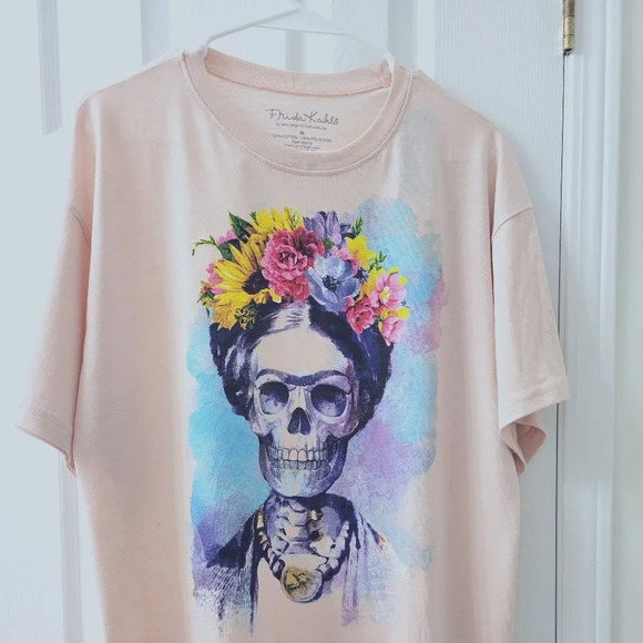 Tops - Women's Día De Los Muertos Frida Kahlo Short Sleeve Graphic T-Shirt - Rose Gold